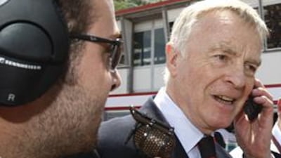 Max Mosley has made a late offer to the Formula One Teams Association in an attempt to get their members to sign up unconditionally for the 2010 championship, ahead of tonight's entry deadline.