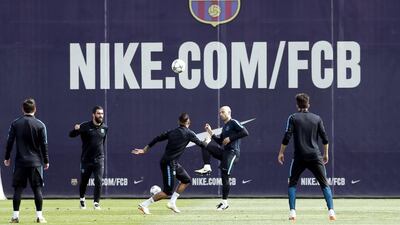 Barcelona’s players attend a training session. REUTERS/Albert Gea
