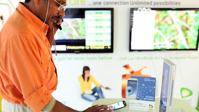 The Etisalat Store in Marina Mall, Abu Dhabi. The company is to offer insurance for devices. Sammy Dallal / The Nationa