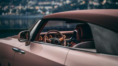 The colour of the new Boat Tail is a blend of "oyster and soft rose".