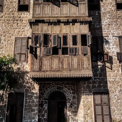 The seafront facade of El Quseir Hotel, dominated by the mashrabiya Sheikh Tawfiq Ali Mustafa commissioned in 1907. Photo: El Quseir Hotel