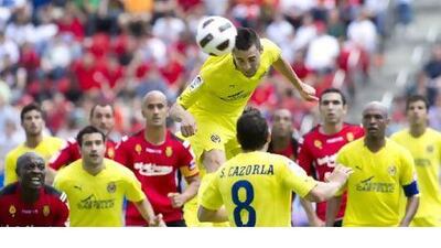 Bruno Soriano, centre, the Spain international at a cash-strapped Villarreal, is tactically mature and can also play as left-back.