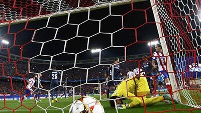 Olympiakos goalkeeper Roberto reacts after failing to stop Atletico Madrid's fourth goal during their Uefa Champions League match. Juan Medina / Reuters