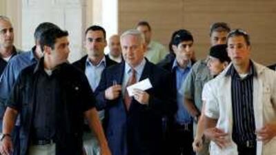 Benjamin Netanyahu, the Israeli prime minister, centre, has spoken of peace with a new regime in Iran.