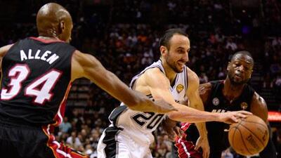 Manu Ginobili, centre, 24 points and 10 assists in his first start of the season. John G Mabanglo / EPA