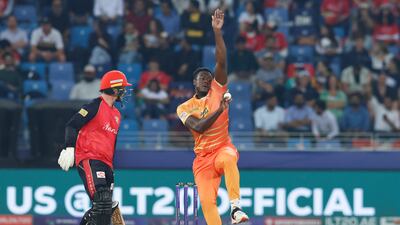 Carlos Brathwaite bowls for Gulf Giants.