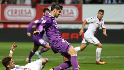 Deportiva Leonesa defender Ivan Gonzalez vies with Alvaro Morata. Cesar Manso / AFP