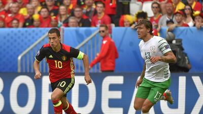 Republic of Ireland midfielder Jeff Hendrick (R) challenges Belgium’s forward Eden Hazard during the Euro 2016 Group E football match between Belgium and Ireland at the Matmut Atlantique stadium in Bordeaux on June 18, 2016. Loic Venance / AFP