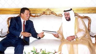 Venezuelan President Hugo Chavez meets Sheikh Khalifa bin Zayed, UAE Crown Prince at the time, in Abu Dhabi, August 2000. AFP