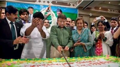 Musharraf cuts a giant birthday cake to celebrate Pakistan’s independence day.