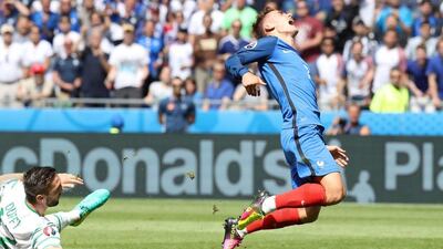Antoine Griezmann is challenged by Ireland defender Shane Duffy, which leads to Duffy being sent off. Valery Hache / AFP