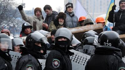 Anti-Yanukovych protesters defend their barricades in front of anti-riot police on Independence Square in Kiev. Viktor Drachev / AFP