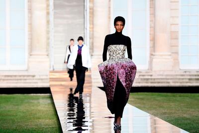 A sculptured look by Givenchy, 2018-2019 Fall/Winter Haute Couture