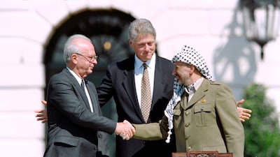 US president Bill Clinton stands between PLO leader Yasser Arafat and Israeli prime minister Yitzhak Rabin as they shake hands for the first time, on September 13, 1993. AFP
