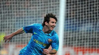 Lionel Messi's second goal after coming on as a substitute helped Barcelona to a 2-1 win away to Shakhtar Donetsk.