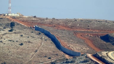 Israel denies building a wall inside Lebanese despite the UN findings. Photo: Al Manar