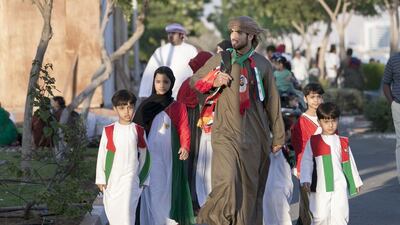 RAS AL KHAIMAH, UNITED ARAB EMIRATES, Dec 2, 2014. An Emirati family out at Ras Al Khaimah's corniche to celebrate UAE's 43rd National Day. Photo: Reem Mohammed / The National