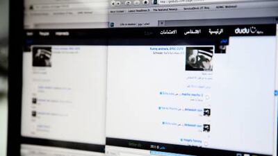 The Russian website, Godudu.com, claims to translate posts and comments as they are made, regardless of the language they were originally posted in.