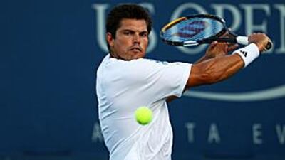 Taylor Dent hints a backhand during his second round match against Ivan Navarro which lasted more than four hours.