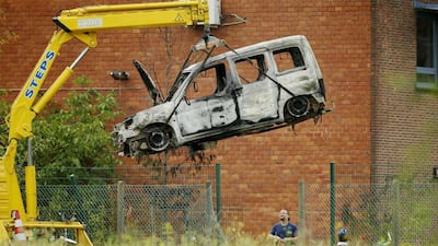 A burned out car used to ram raid Belgium's national criminology institute in Brussels early on August 29, 2016, caused a fire and major damage but no casualties. AFP / BELGA / THIERRY ROGE