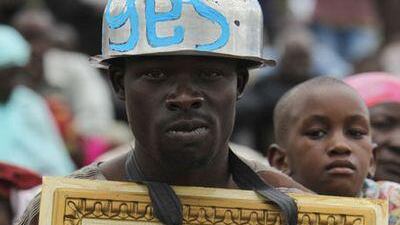 A trade unionist in Nairobi makes it clear how he intends to vote in the referendum on Kenya's proposed constitution.