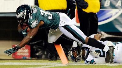 Philadelphia Eagles running back Bryce Brown scores a touchdown on his debut against the Carolina Panthers