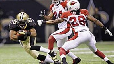 The New Orleans Saints' running back Reggie Bush, left, breaks away from the Arizona Cardinals defence during Saturday's play-off.