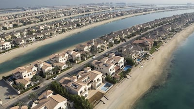 Palm Jumeirah villas: Q2 no change. 3BR: Dh250-370,000. 4BR: Dh400-600,000. 5BR: Dh500,000-1,000,000. Q2 2013-Q2 2014 up 13%. Courtesy Nakheel
