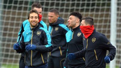 Arsenal's French midfielder Mathieu Flamini (L) takes part in a training session ahead of the UEFA Champions League round of 16 1st leg football match against Barcelona at Arsenal's London Colney training ground on February 22, 2016. Arsenal will play against Barcelona at the Emirates Stadium in London on Tuesday February 23, 2016. / AFP / GLYN KIRK