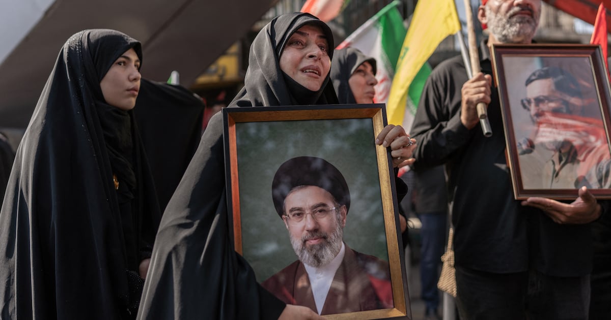 رهبر بدون قدرت: غیبت مجتبی خامنه ای نظم حاکم بر ایران را شکسته است