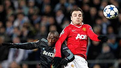 Dimitar Berbatov, right, struggles to shake off Souleymane Diawara as Manchester United earn a draw in Marseille.