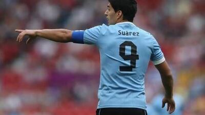 Luis Suarez, who has been kept busy of late playing for Uruguay's national team, says he will not force a move from Liverpool.