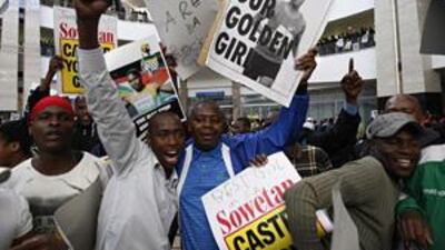Thousands of supporters welcome Caster Semenya at the Johannesburg airport.
