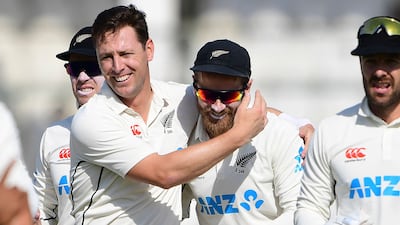 New Zealand's Matt Henry (2L) celebrates with teammate Kane Williamson (2R) after taking the wicket of Pakistan's Abdullah Shafique (not pictured) during the second day of the second cricket Test match between Pakistan and New Zealand at the National Stadium in Karachi on January 3, 2023. (Photo by Asif HASSAN / AFP)