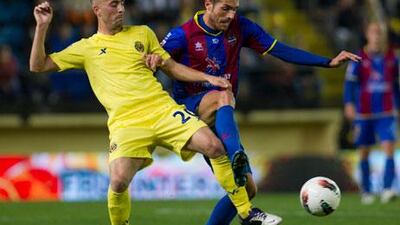 Villarreal's Borja Valero, left, and the rest of his teammates found out that Levante and Xavier Torres Buigues were more than they bargained for.