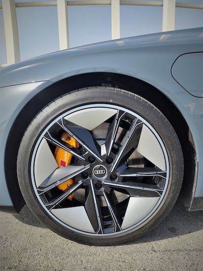 The car is equipped with 285/35R21 rubber up front and 305/30R21 gumballs at the rear.