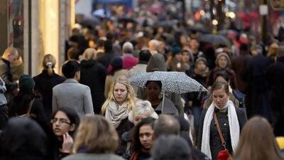 Shoppers on London's Oxford Street. The indicators are of weak consumer spending in the build-up to the Christmas shopping season. Leon Neal / AFP