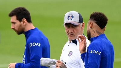 Manager Christophe Galtier talks to Neymar alongside Lionel Messi. AFP