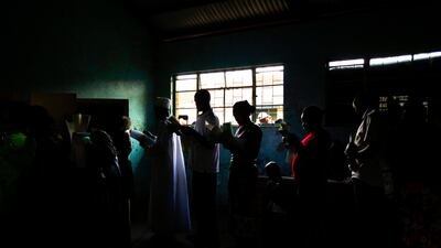 epa03608724 Voters wait in line to cast their votes at a polling station in the Kibera slum, Nairobi, Kenya, 04 March 2013. Millions of Kenyans started voting for the general elections on 04 March 2013. EPA/DAI KUROKAWA