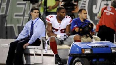 Osi Umenyiora of the New York Giants is one of the several injured NFL players this season.