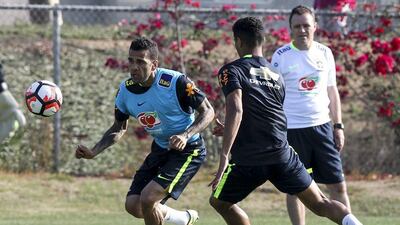 Brazil right-back Dani Alves, left,, during a training session in Los Angeles, California. Ringo Chiu / AFP
