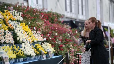 LONDON, ENGLAND - MAY 20: Princess Beatrice of York with her friend Alice Naylor-Leyland as they look at a display during their visit to the RHS Chelsea Flower Show 2019 press day at Chelsea Flower Show on May 20, 2019 in London, England. (Photo by Yui Mok - WPA Pool/Getty Images)