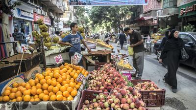 Egyptians walk at a market in the Egyptian capital, Cairo, on May 15, 2017. Ramadan is a time for daytime fasting and lavish evening feasts, but Egyptians are scaling back preparations for the Muslim holy month this year after austerity measures fuelled decades-high inflation. / AFP PHOTO / KHALED DESOUKI