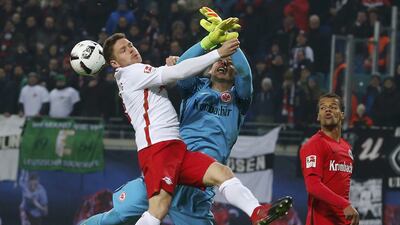 Dominik Kaiser of RB Leipzig in action with Heinz Lindner of Eintracht Frankfurt. Fabrizio Bensch / Reuters
