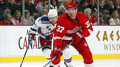 The free agent Mikael Samuelsson, right, has joined the Vancouver Canucks. The Swede has scored 86 goals in 466 NHL games.