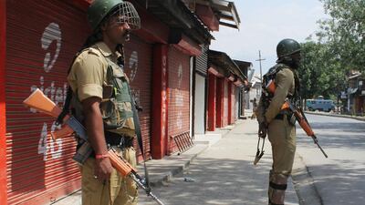 Indian Center Reserved Police Force (CRPF) personnel stand guard during imposed restrictions in Srinagar on May 6, 2018, following a call for strike by separatist group Joint Resistance Leadership (JRL) in reaction to the recent clashes with government forces. Habib Naqash / AFP