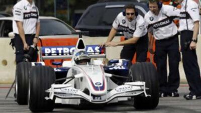 The BMW Sauber driver Nick Heidfeld will be driving with the same team in next season's Formula One championship campaign.