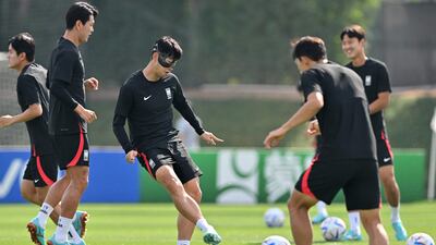 South Korea's midfielder Son Heung-min (C) attends a training session at Al Egla Training Site 5 in Doha on December 1, 2022, on the eve of the Qatar 2022 World Cup football match between South Korea and Portugal. (Photo by Jung Yeon-je / AFP)