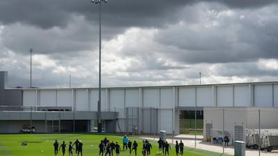 Manchester City’s players take part in a team training session at in Manchester, North West England on April 5, 2016. Manchester City will play Paris Saint-Germain in their UEFA Champions League quarter final, first-leg football match on April 6. Oli Scarff / AFP
