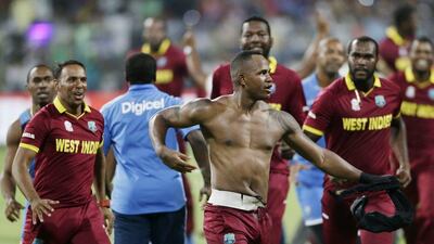 Marlon Samuels, centre, had some choice words for Shane Warne in the post-match press conference. Saurabh Das / AP Photo
